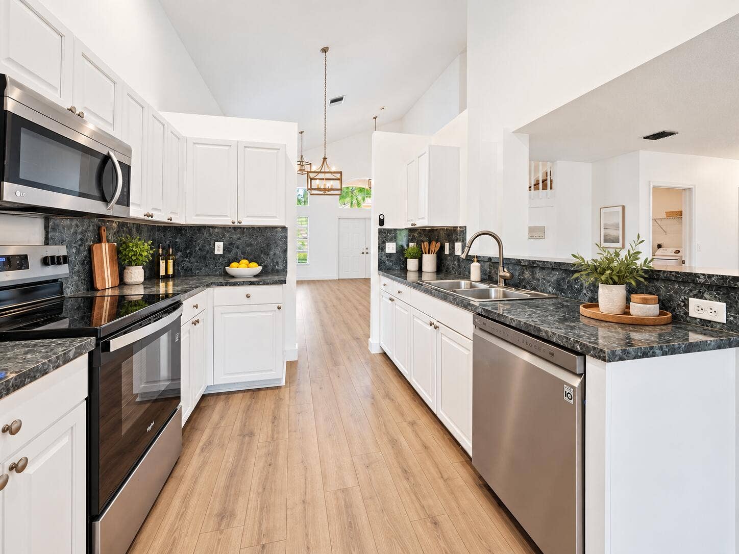 1045 Aspri Way, Riviera Beach, FL 33418 Kitchen