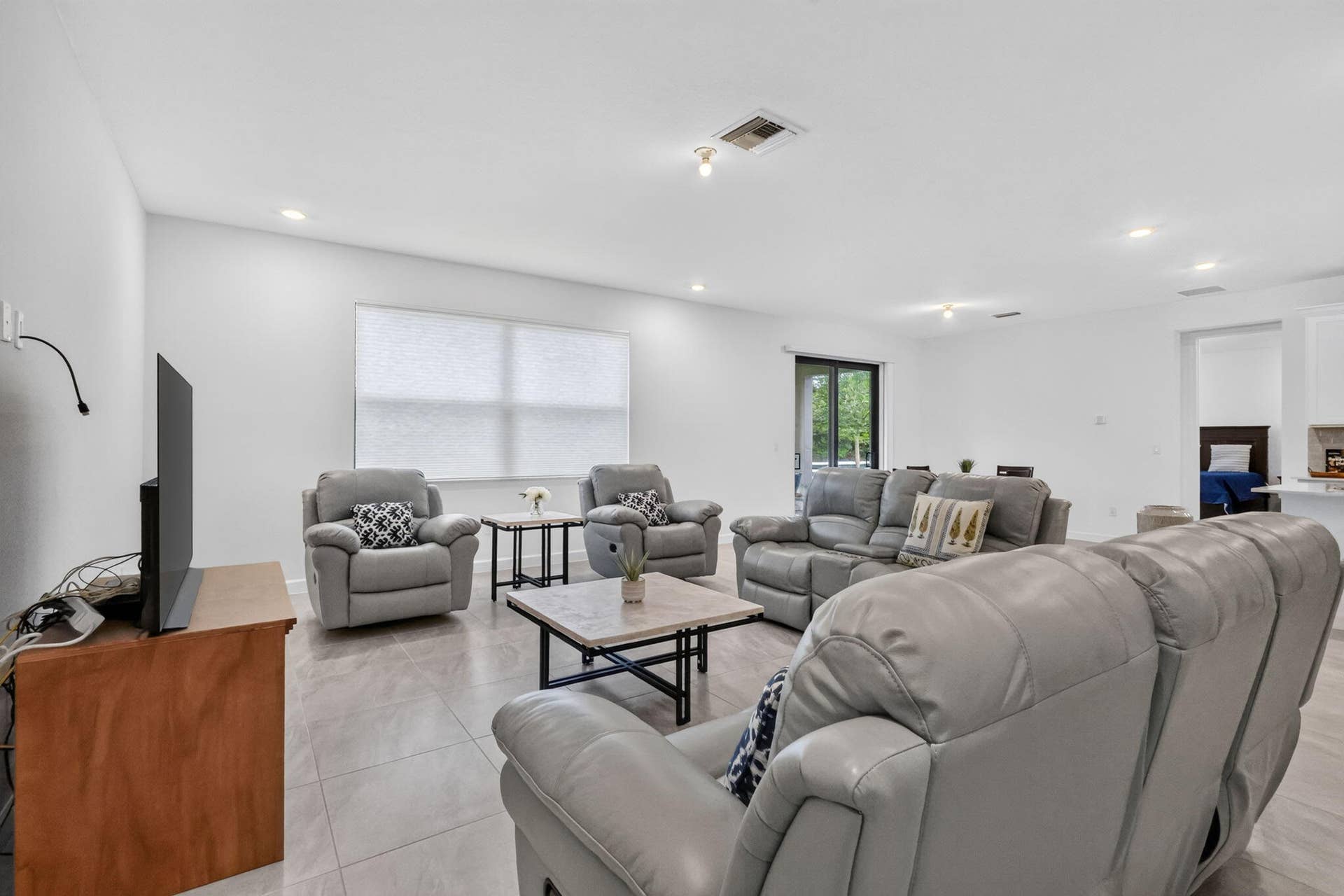 3129 Streng Lane, Royal Palm Beach, FL 33411 LIVING ROOM 3
