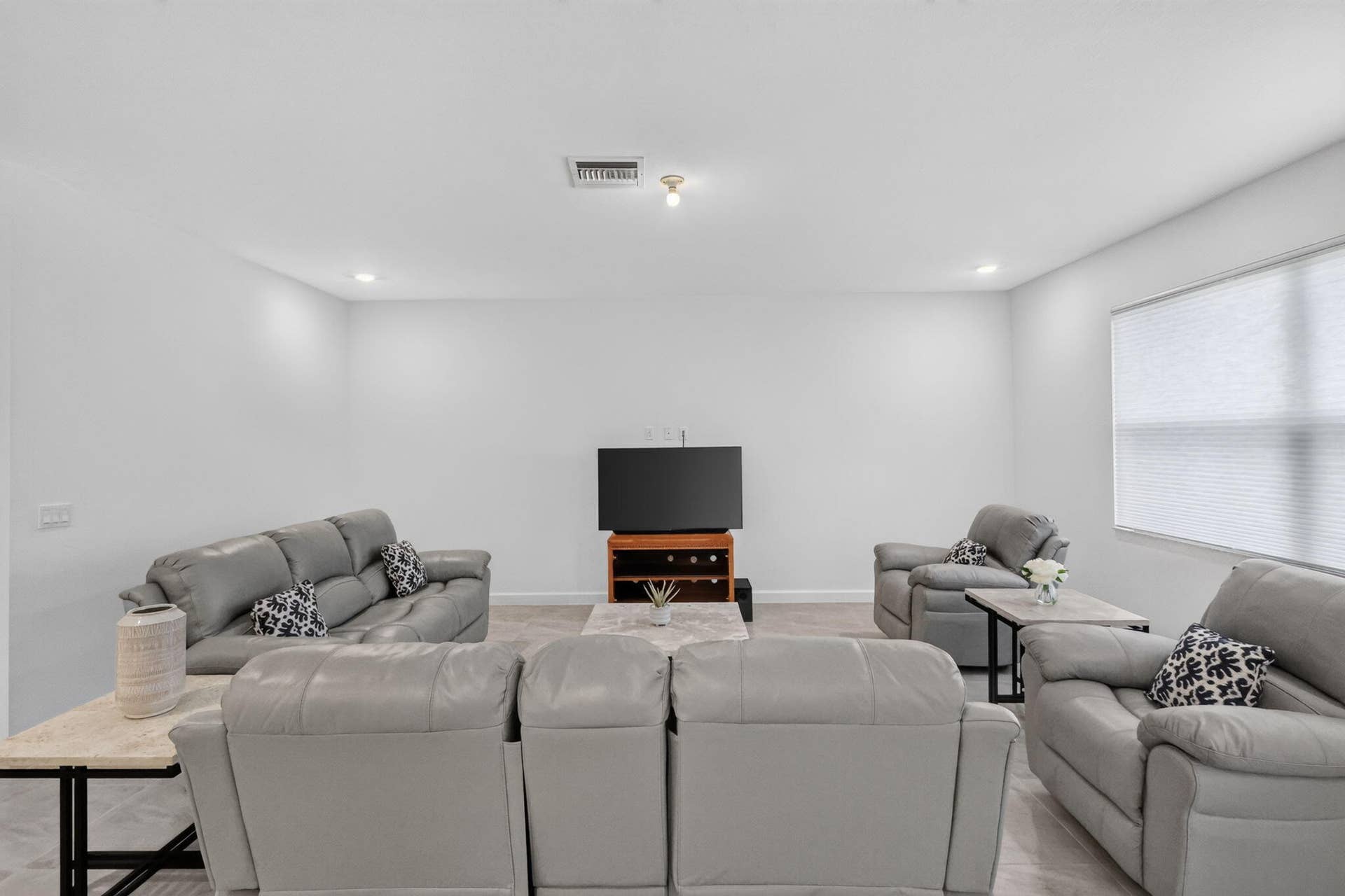 3129 Streng Lane, Royal Palm Beach, FL 33411 LIVING ROOM 5