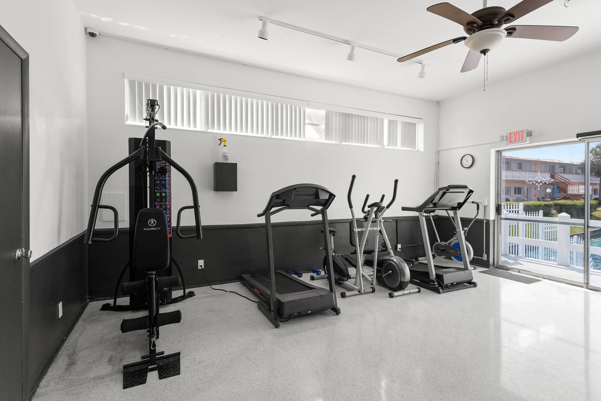 SMALL GYM