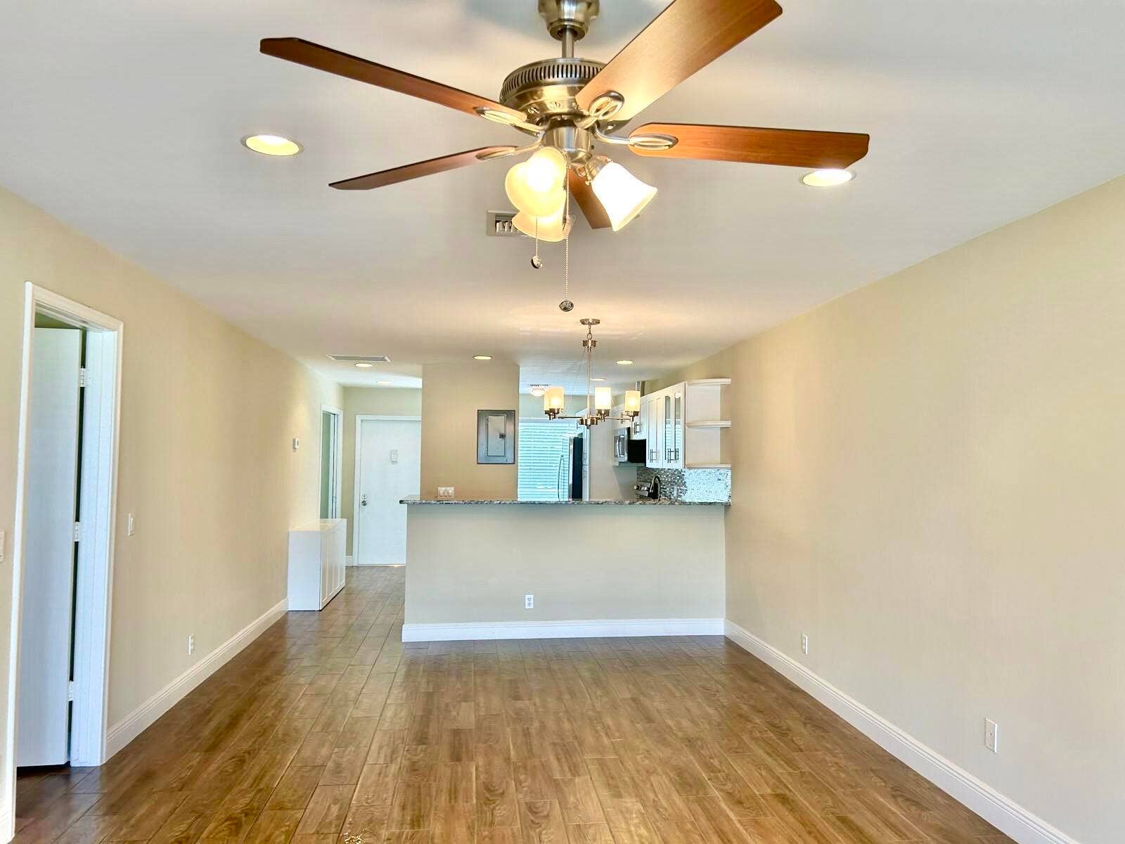 2811 SW 15th Street, #202, Delray Beach, FL 33445 Living room