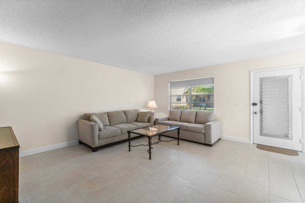 196 Piedmont E, Delray Beach, FL 33484 Living Room