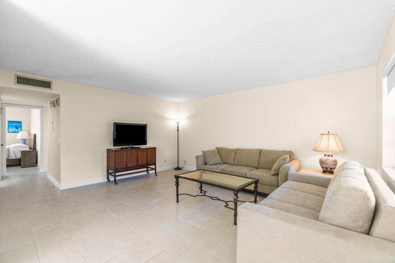 196 Piedmont E, Delray Beach, FL 33484 Living Room