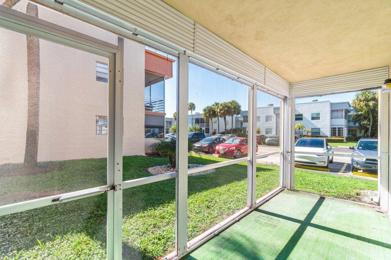 196 Piedmont E, Delray Beach, FL 33484 Screened-In Patio