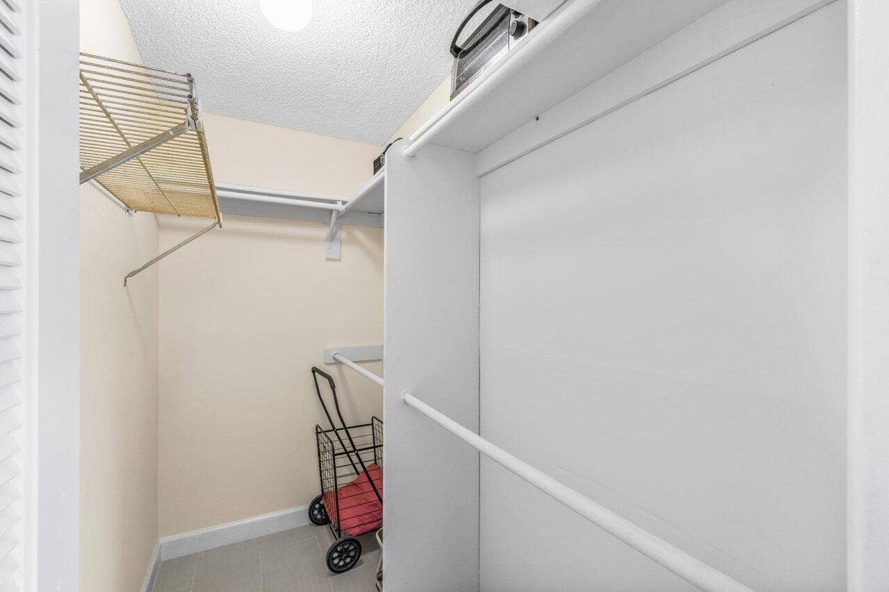 196 Piedmont E, Delray Beach, FL 33484 Walk-In Closet