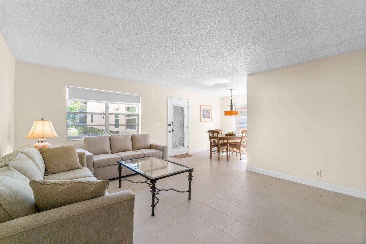 196 Piedmont E, Delray Beach, FL 33484 Living Room