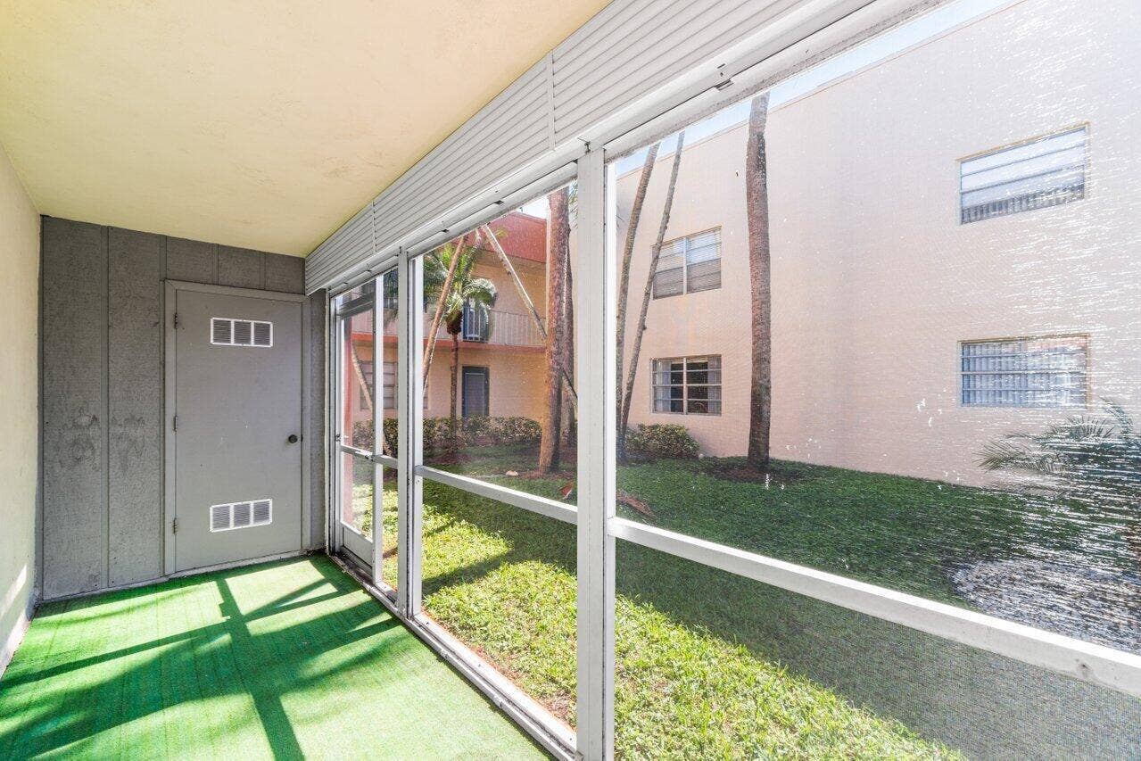 196 Piedmont E, Delray Beach, FL 33484 Screened-In Patio
