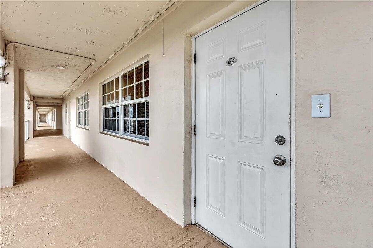 3520 Oaks Way, #904, Pompano Beach, FL 33069 Updated Front Door