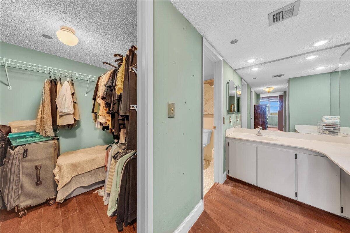 3520 Oaks Way, #904, Pompano Beach, FL 33069 Walk in closet