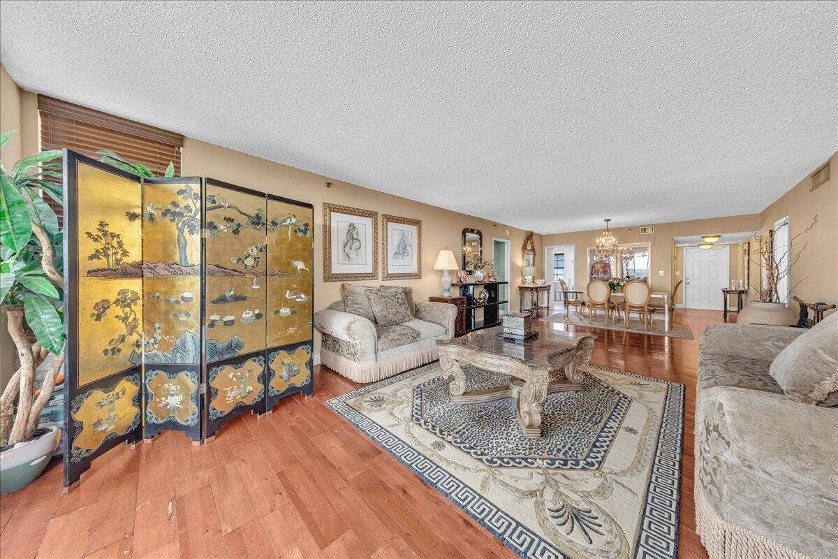 3520 Oaks Way, #904, Pompano Beach, FL 33069 Living Room