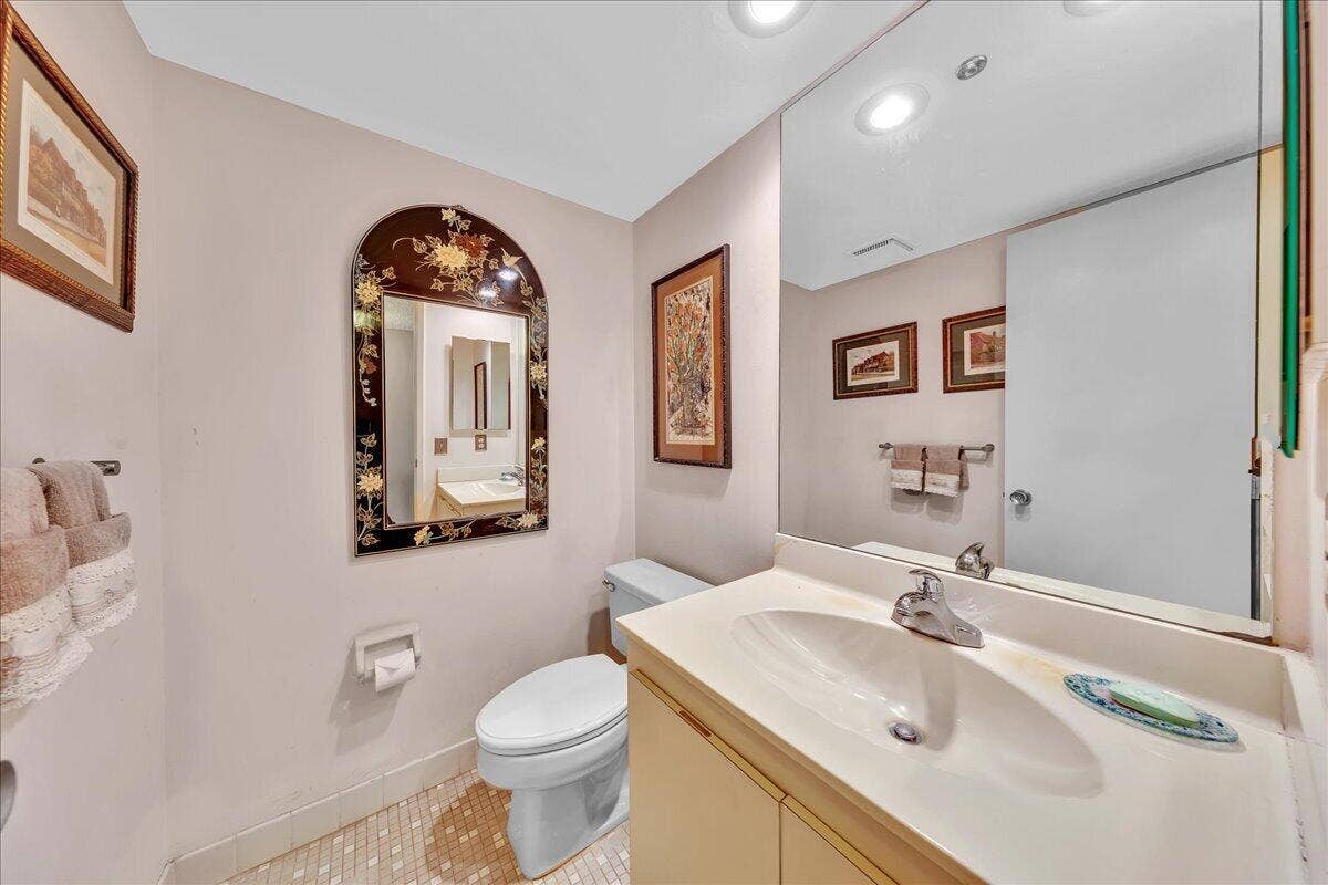 3520 Oaks Way, #904, Pompano Beach, FL 33069 Half Bath