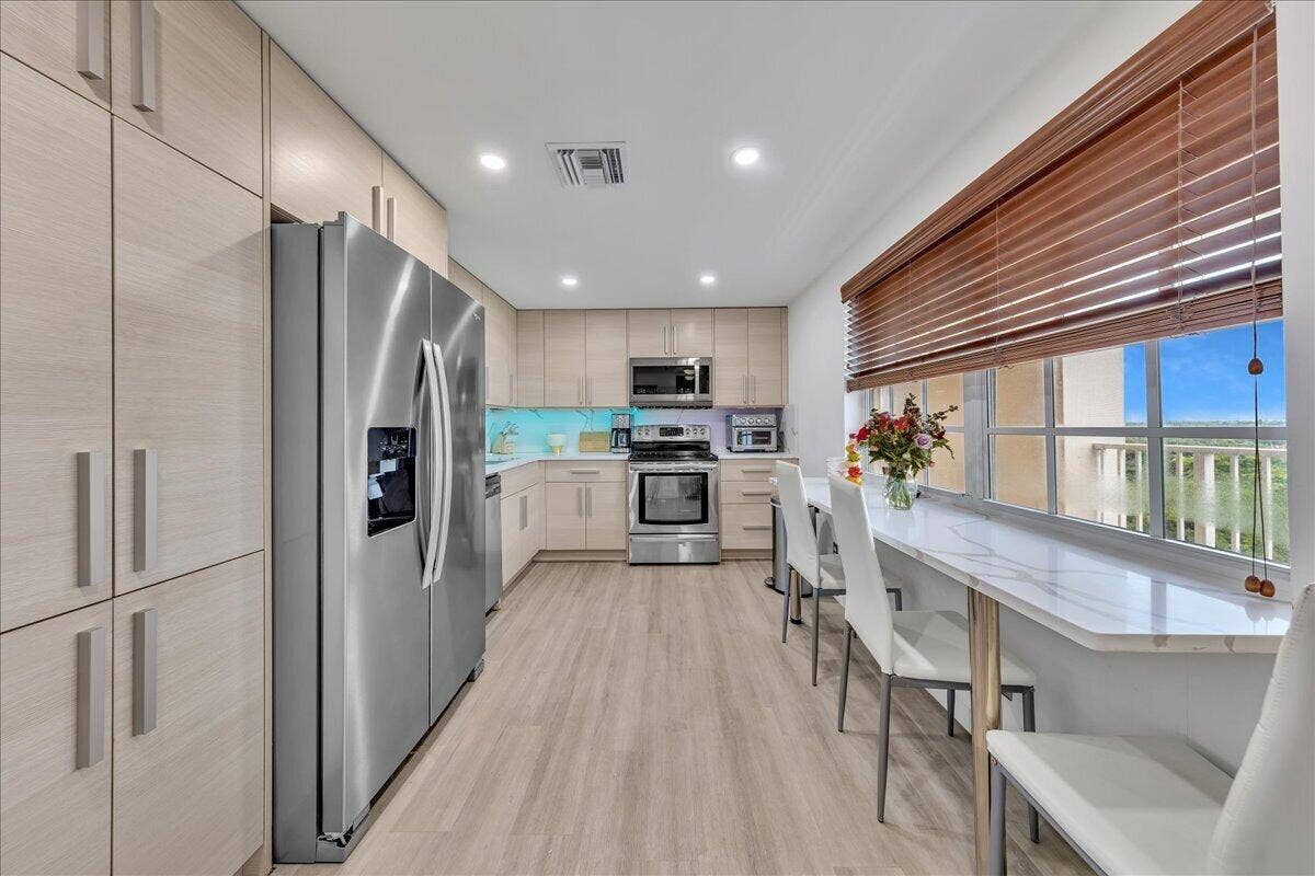 3520 Oaks Way, #904, Pompano Beach, FL 33069 Extended AC vent
