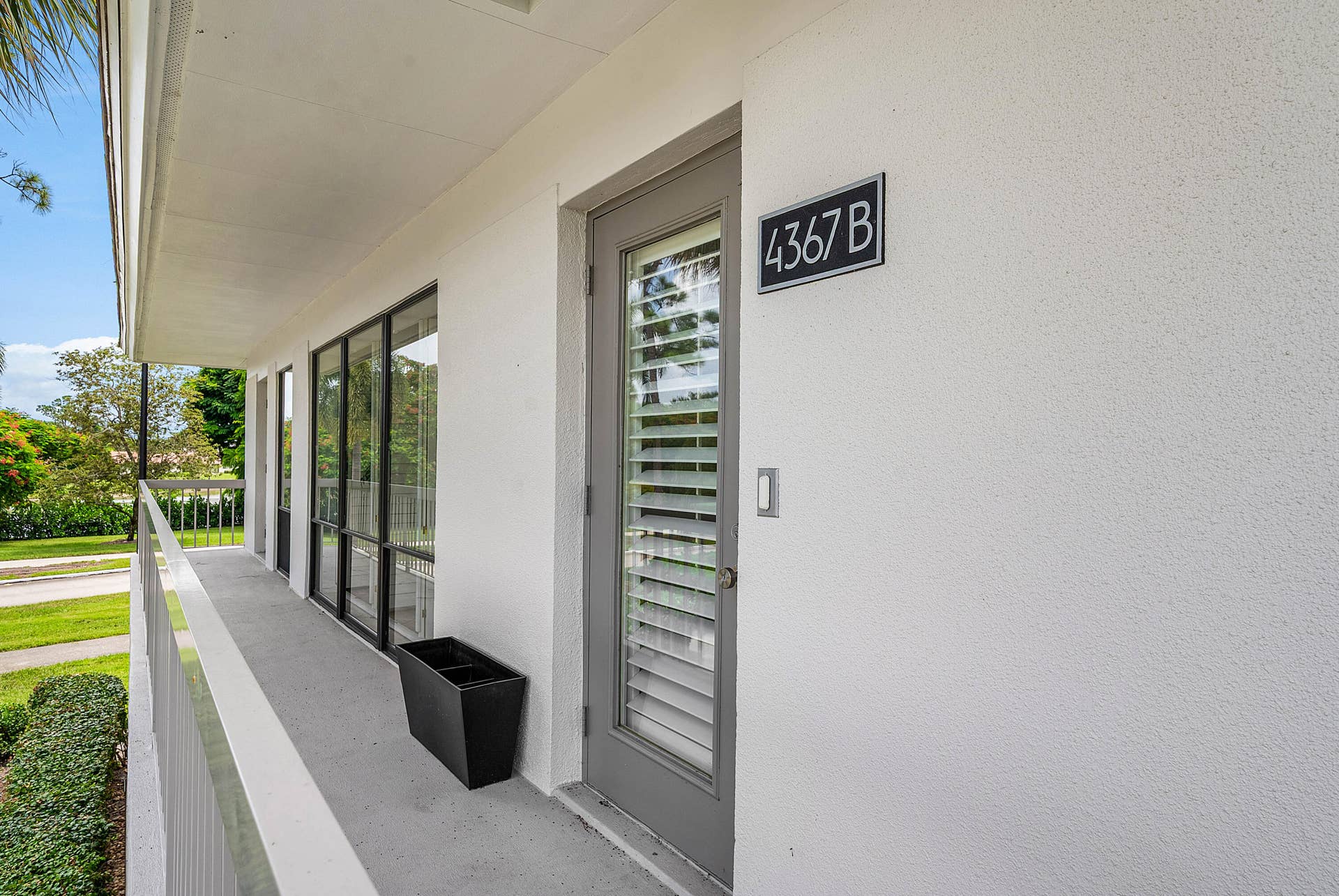 4367 N QUAIL RIDGE Drive N, #B, Boynton Beach, FL 33436 Front door