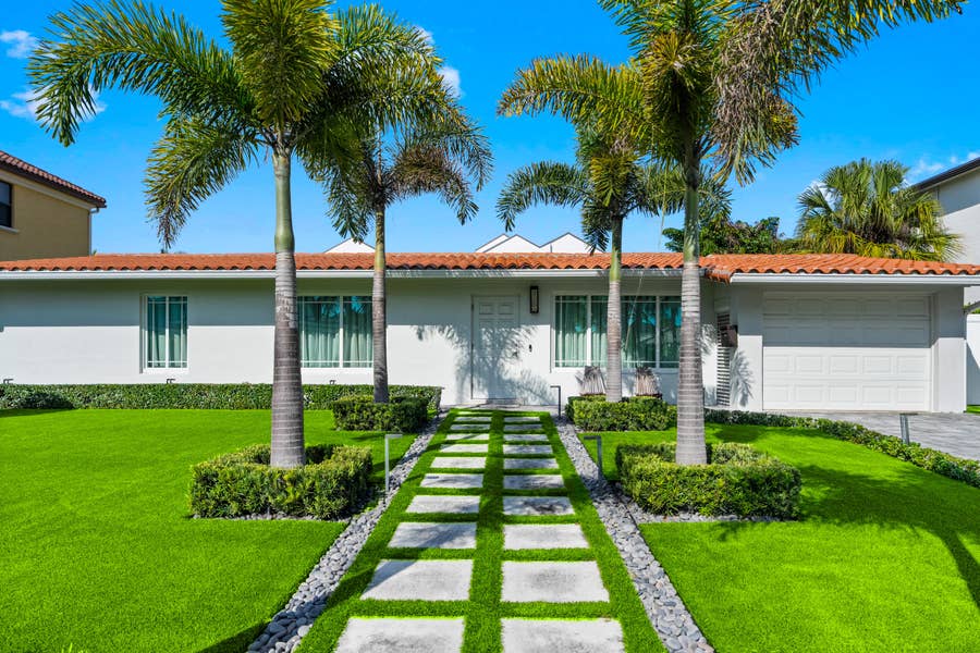 Property photo for 881 NE 4TH Avenue, Boca Raton, FL