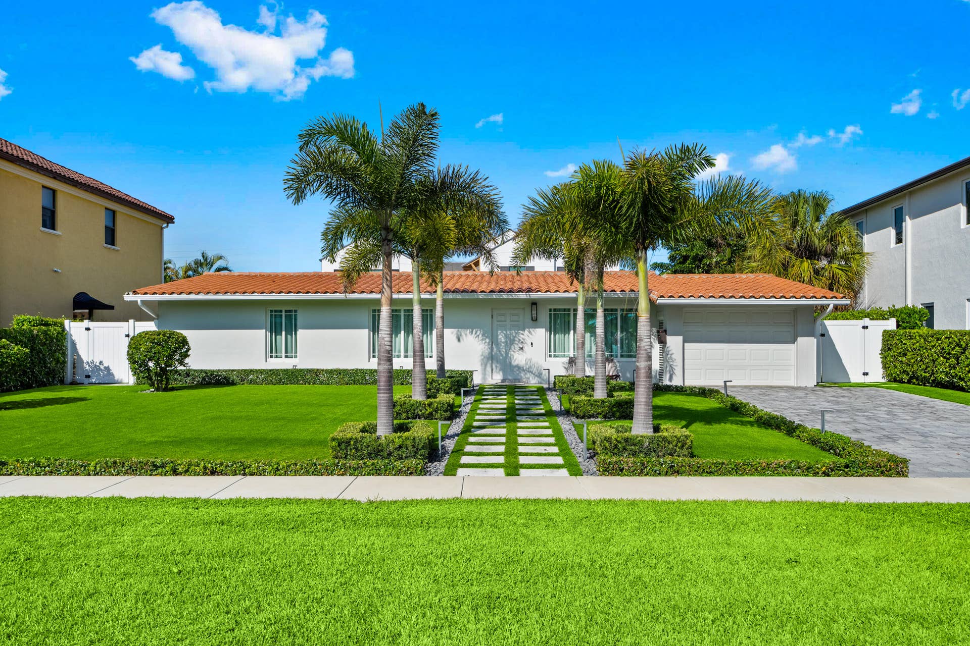 881 NE 4TH Avenue, Boca Raton, FL 33432 3-print-A7R00485 copy