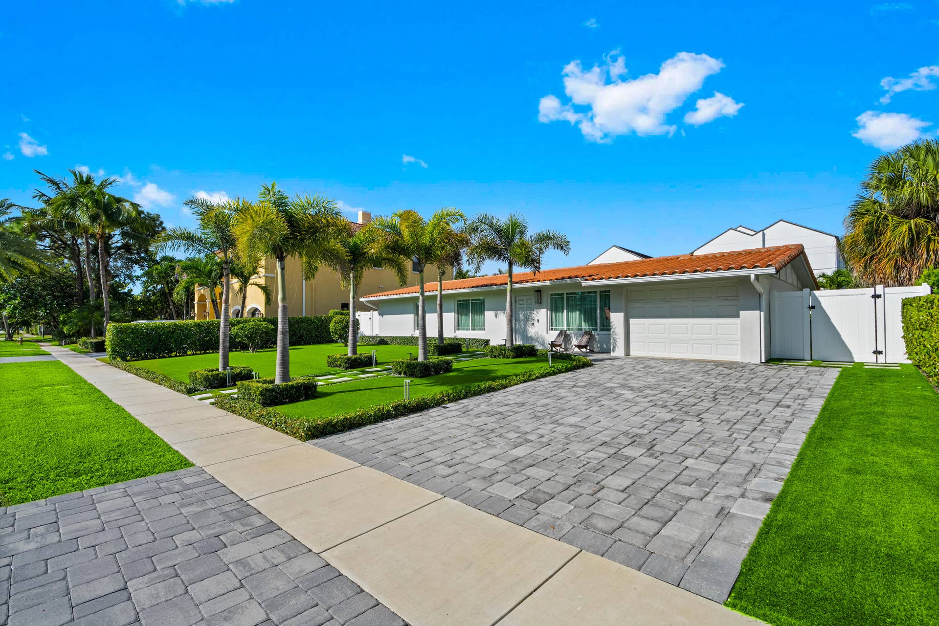 881 NE 4TH Avenue, Boca Raton, FL 33432 4-print-A7R00490 copy