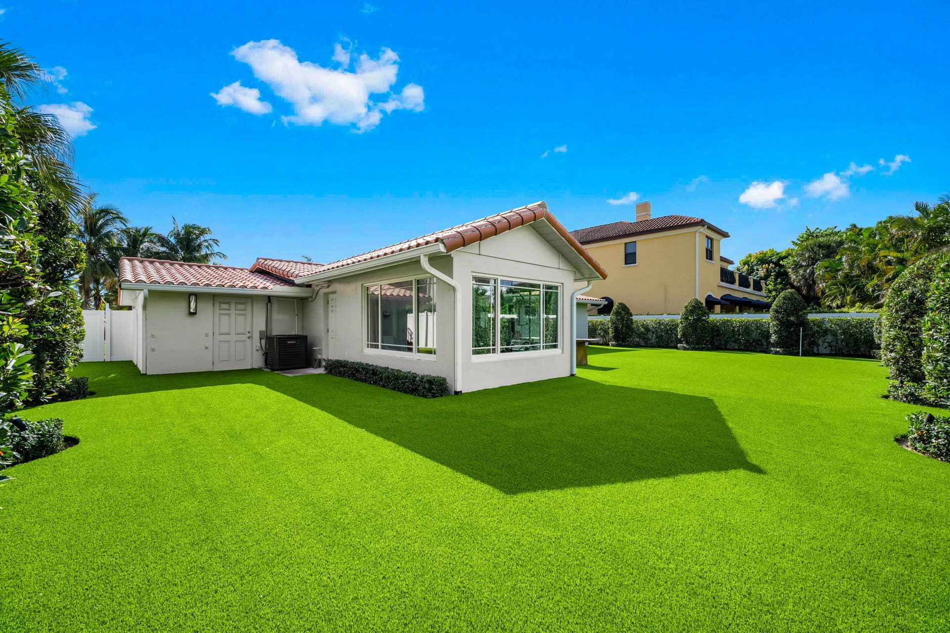 881 NE 4TH Avenue, Boca Raton, FL 33432 10-print-A7R00558 copy