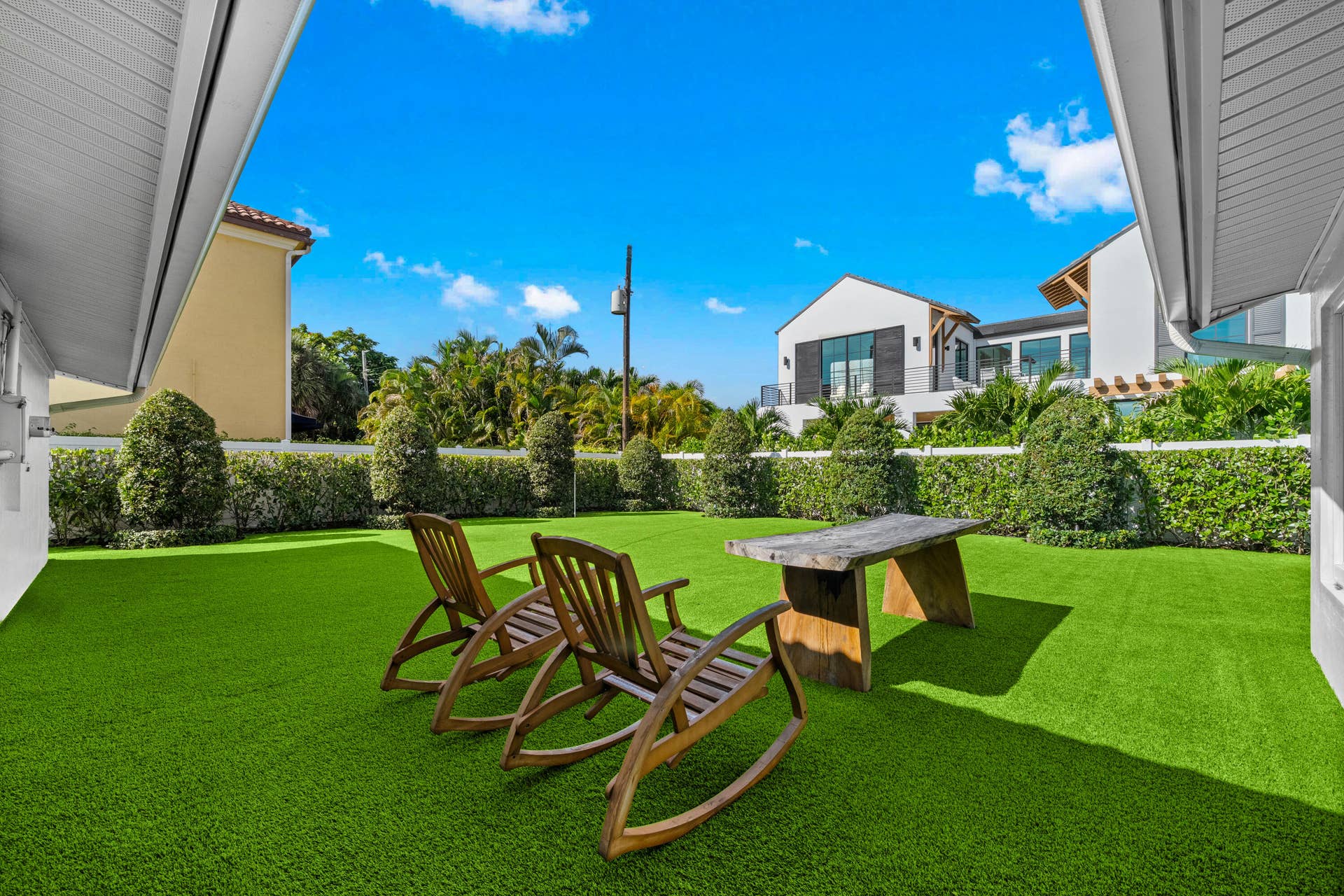 881 NE 4TH Avenue, Boca Raton, FL 33432 6-print-A7R00520 copy