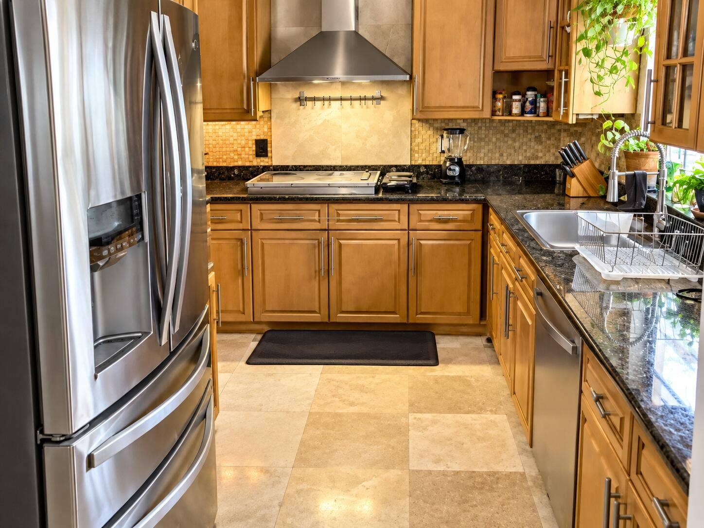 19660 DELAWARE Circle, #0, Boca Raton, FL 33434 Warm Modern Galley Kitchen