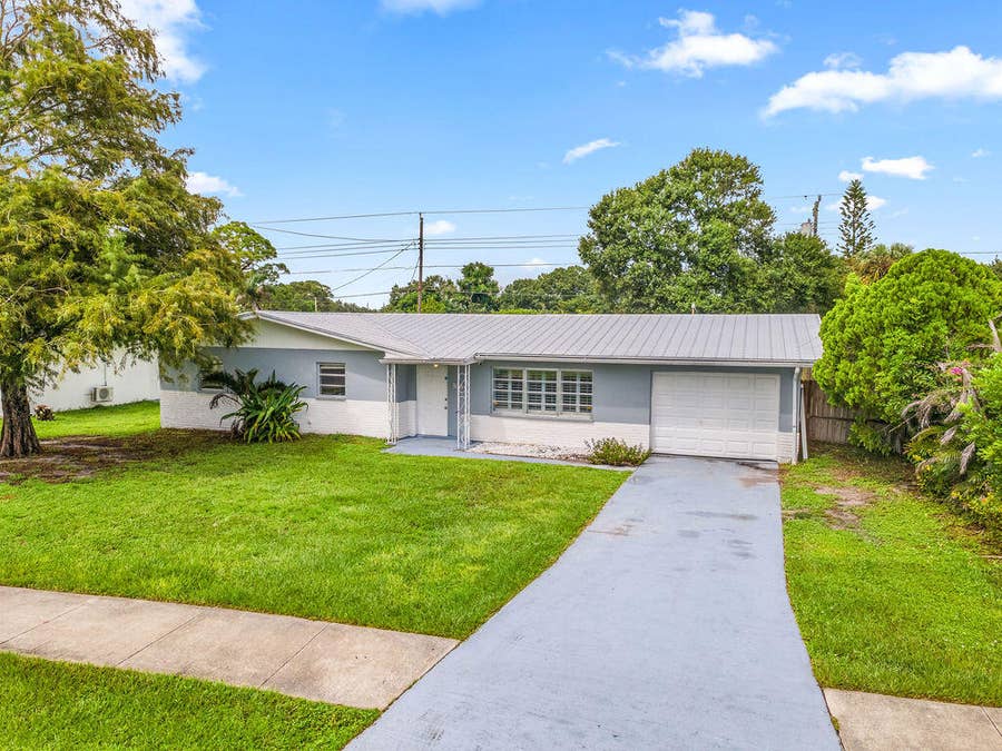 Property photo for 306 RIOMAR Drive, Port St Lucie, FL