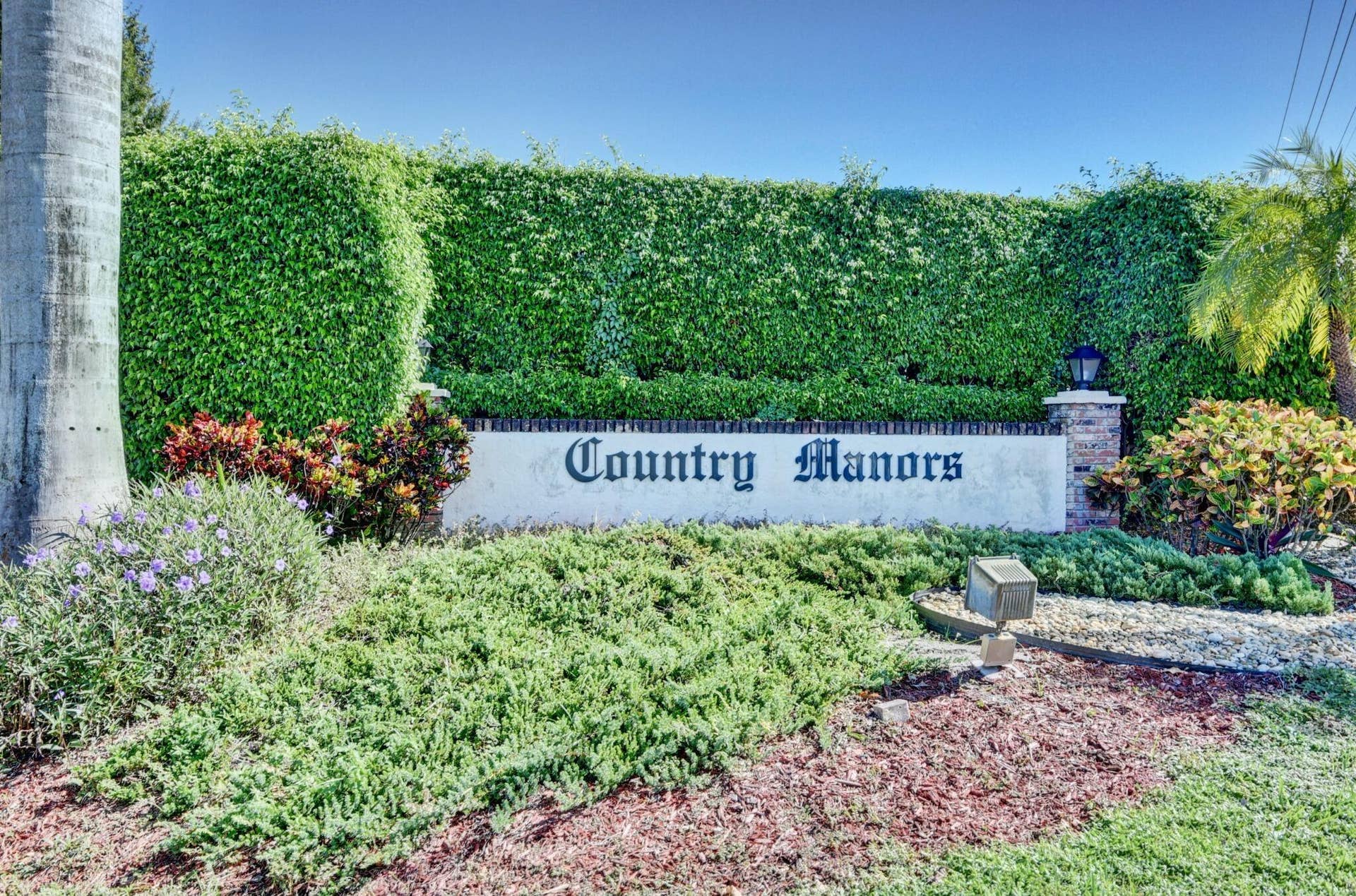 812 Meadowlark Lane, Delray Beach, FL 33445 27_community_entrance