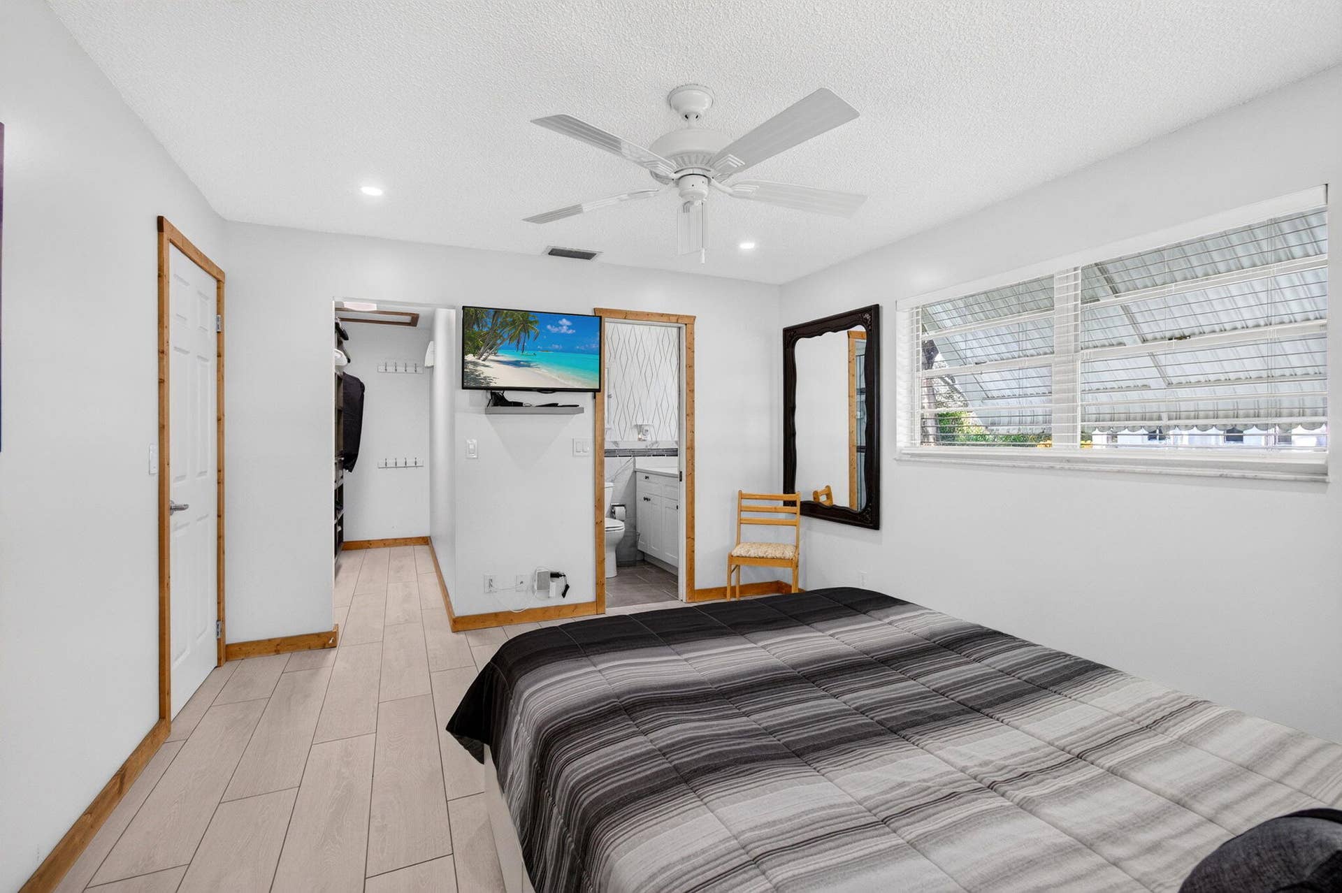 812 Meadowlark Lane, Delray Beach, FL 33445 07_primary_bedroom_alt