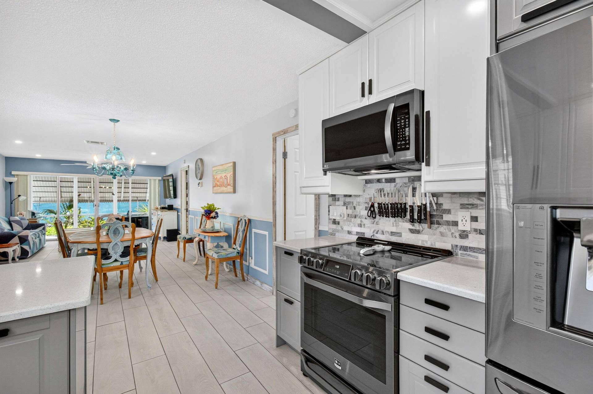812 Meadowlark Lane, Delray Beach, FL 33445 05_kitchen_to_living