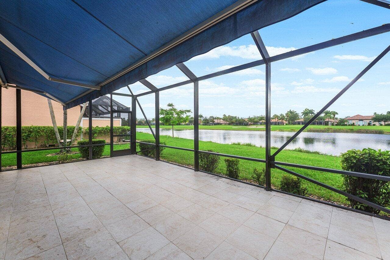 Screened-in Porch