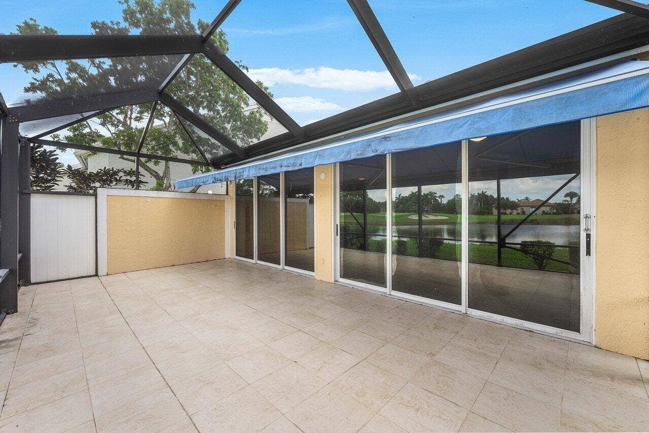 Screened-in Porch