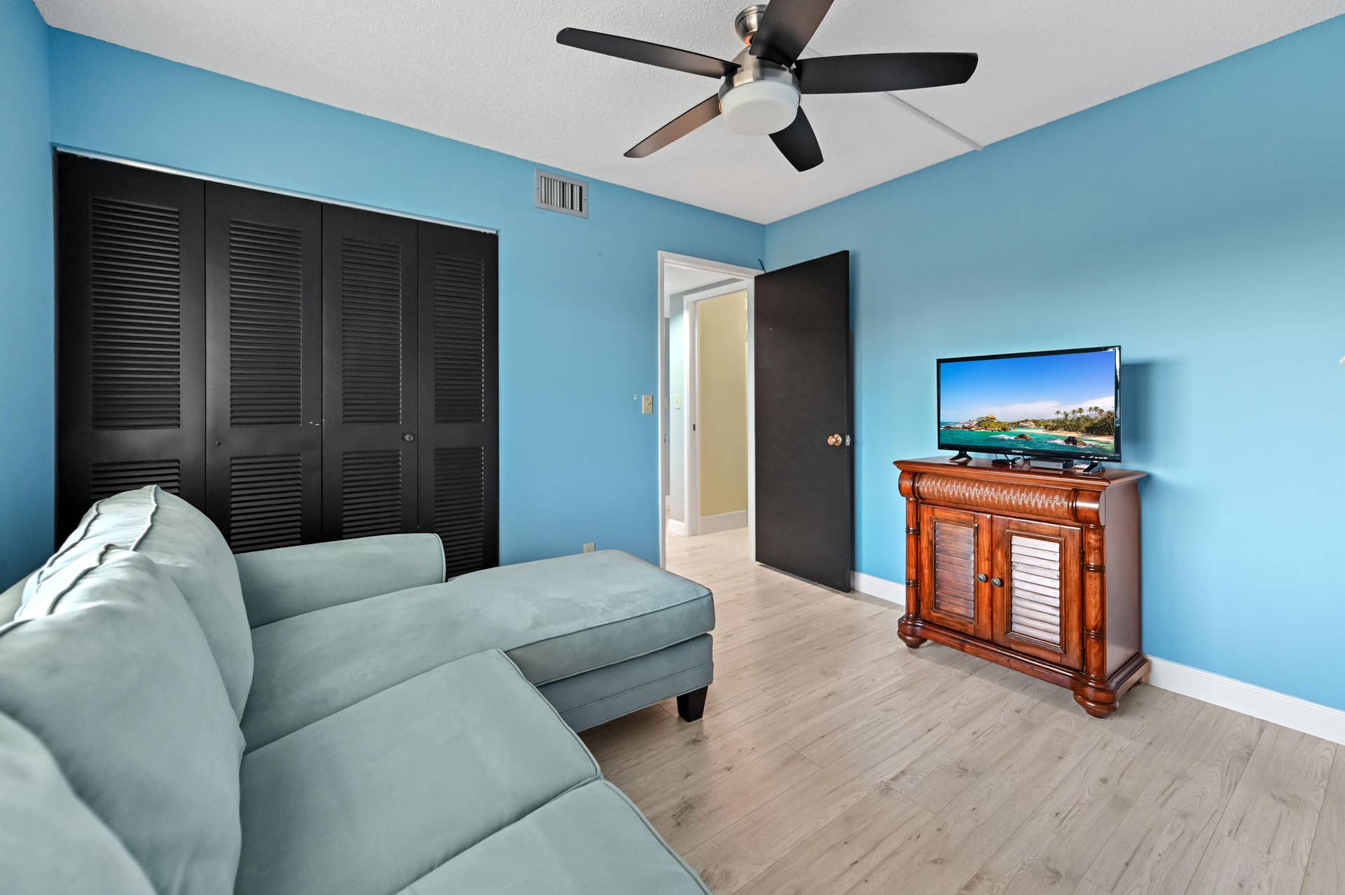 12 Bedroom 02
