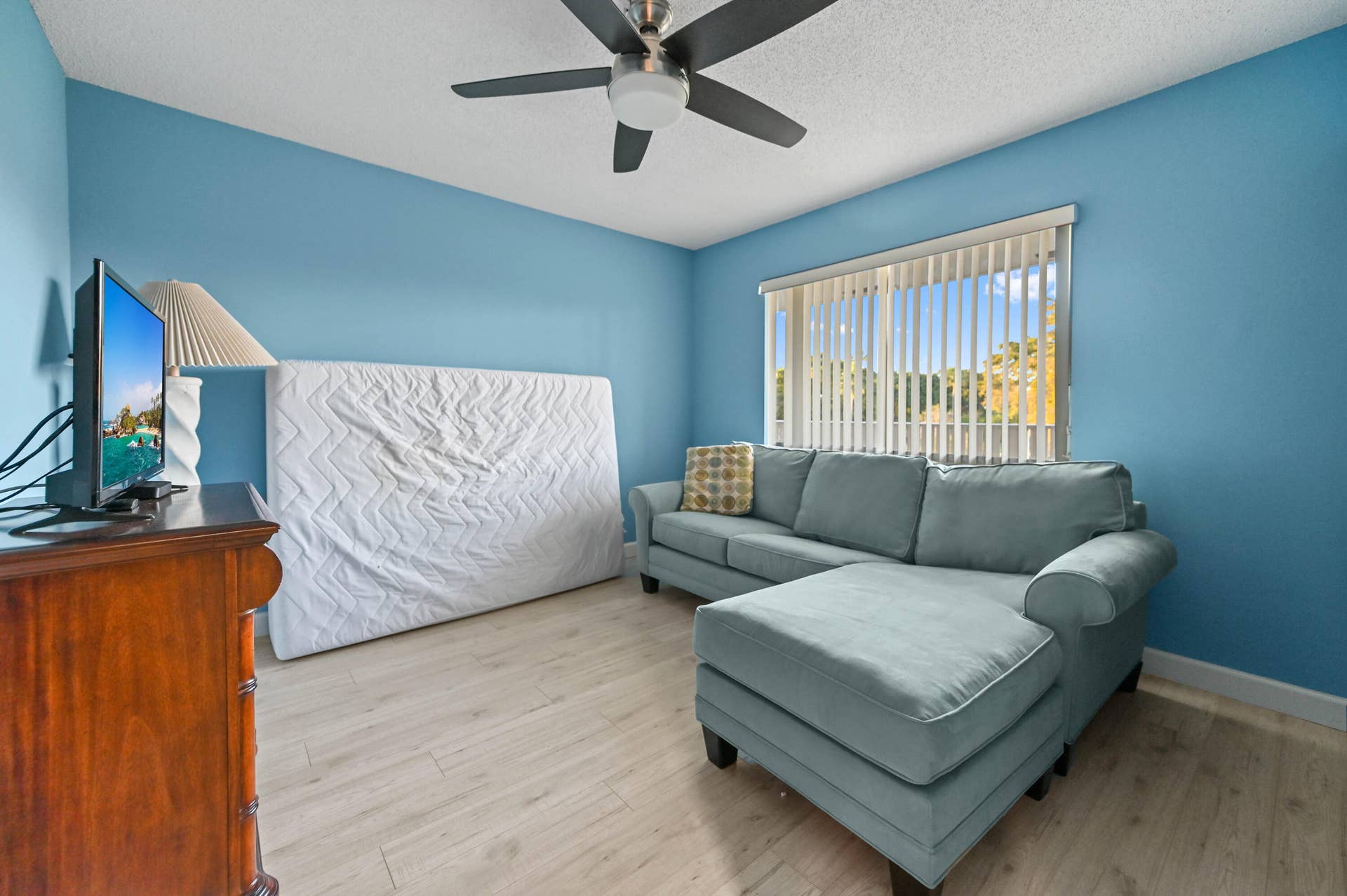 11 Bedroom 02
