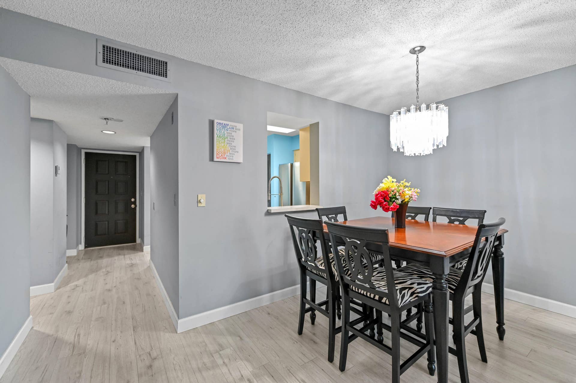 15 Diningroom 02
