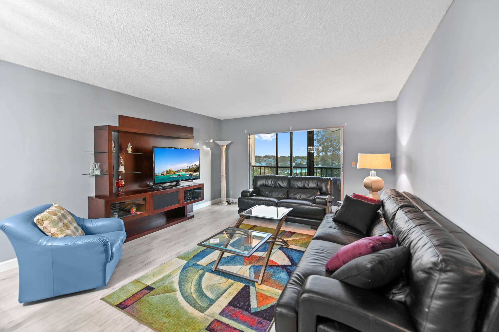 16 Livingroom 01