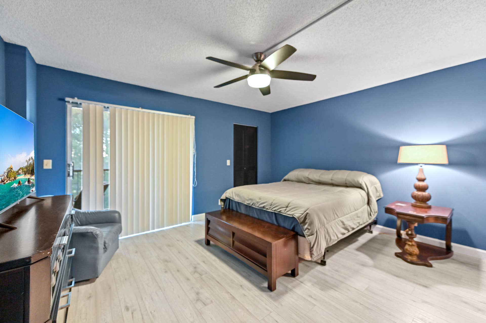 20 Bedroom 01