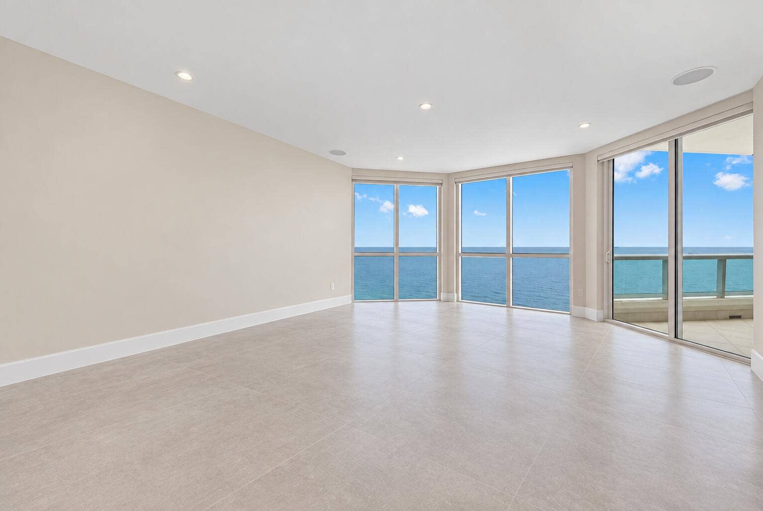Minimalist Oceanfront Coastal Condo Inte