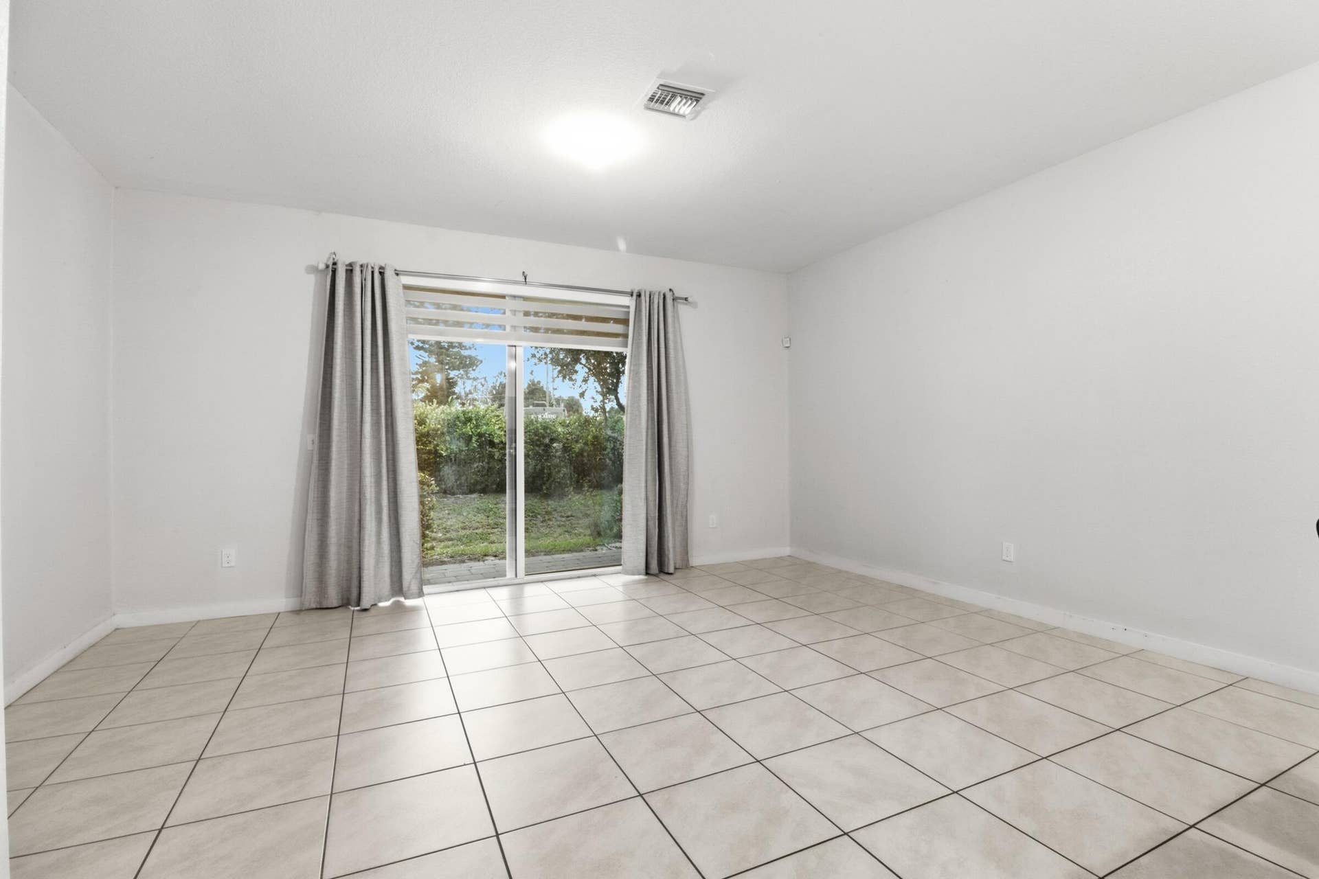 113 BANDOL Street, Riviera Beach, FL 33404 8_img_9428