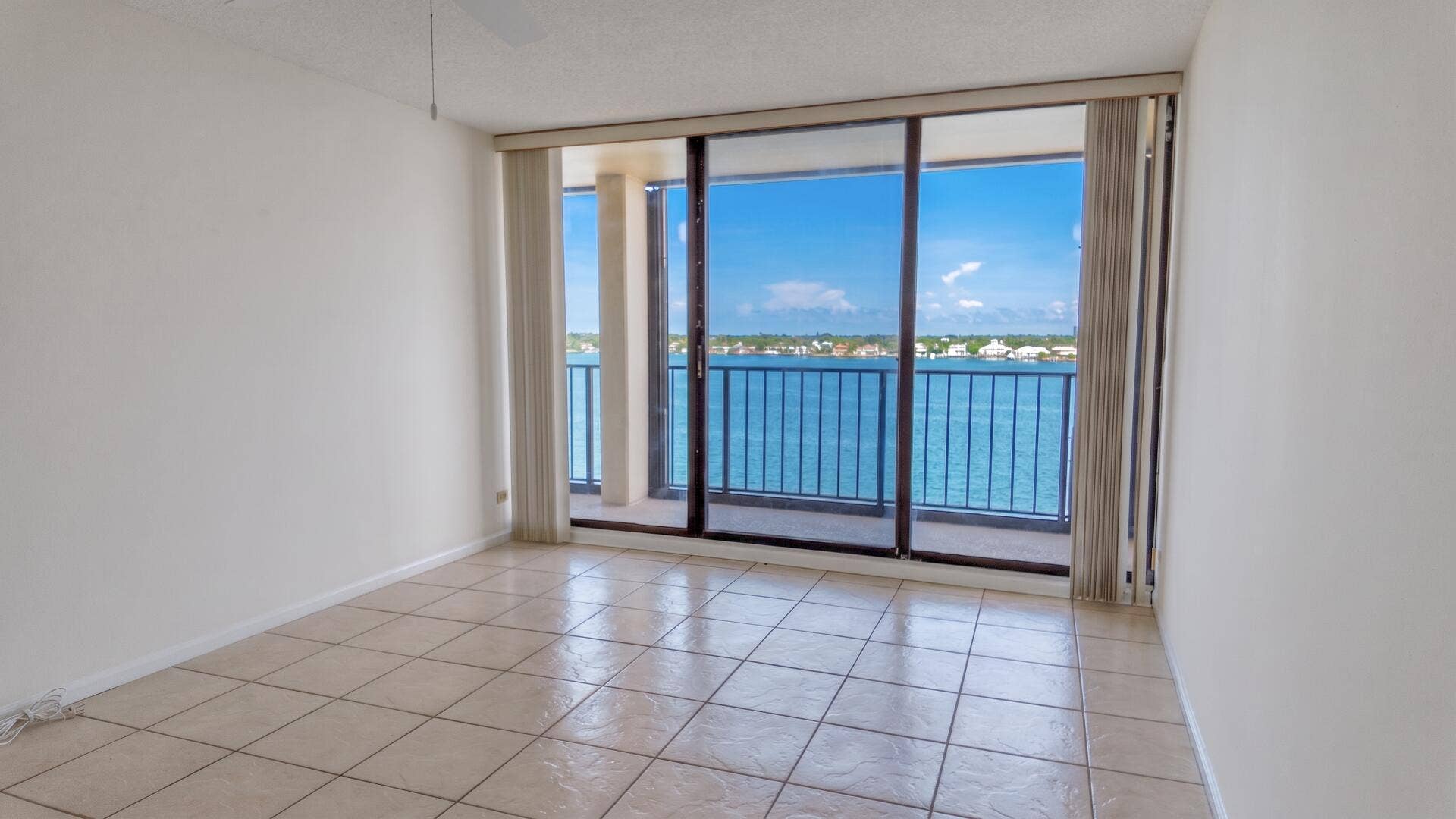 130 Lakeshore Drive, #821, North Palm Beach, FL 33408 Second Bedroom