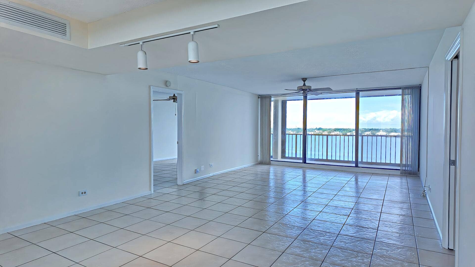 130 Lakeshore Drive, #821, North Palm Beach, FL 33408 Living room