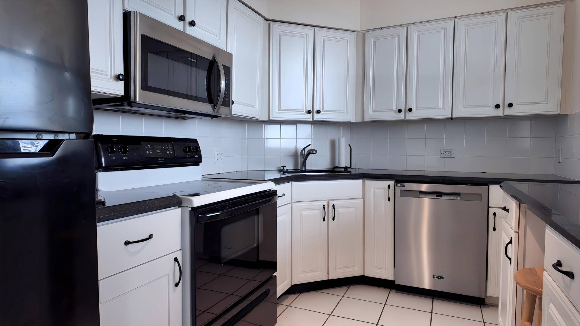 130 Lakeshore Drive, #821, North Palm Beach, FL 33408 Kitchen