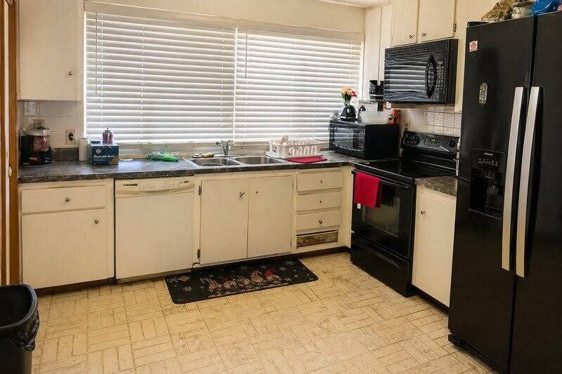 8528 Windsor Drive, Miramar, FL 33025 Kitchen