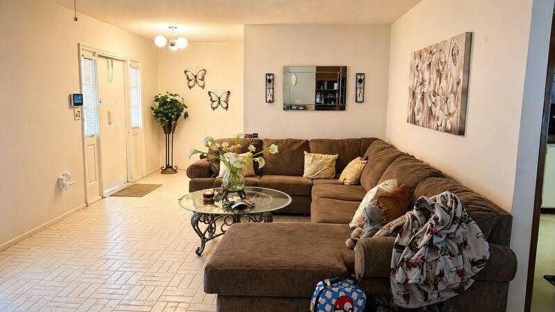 8528 Windsor Drive, Miramar, FL 33025 Living Room