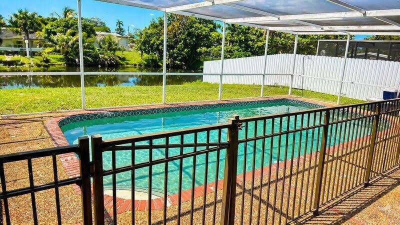 8528 Windsor Drive, Miramar, FL 33025 Enclosed Pool