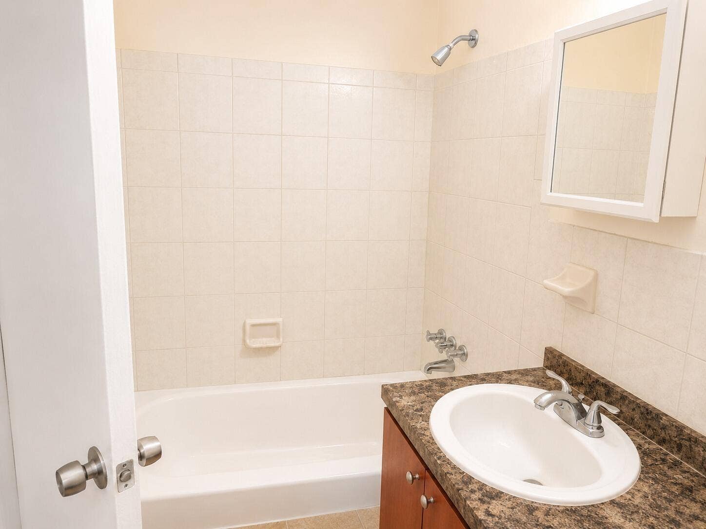 824 NE 16TH Street, #828, Fort Lauderdale, FL 33304 a96fe31a-bc68-4f5c-9080-bdd457a7e112