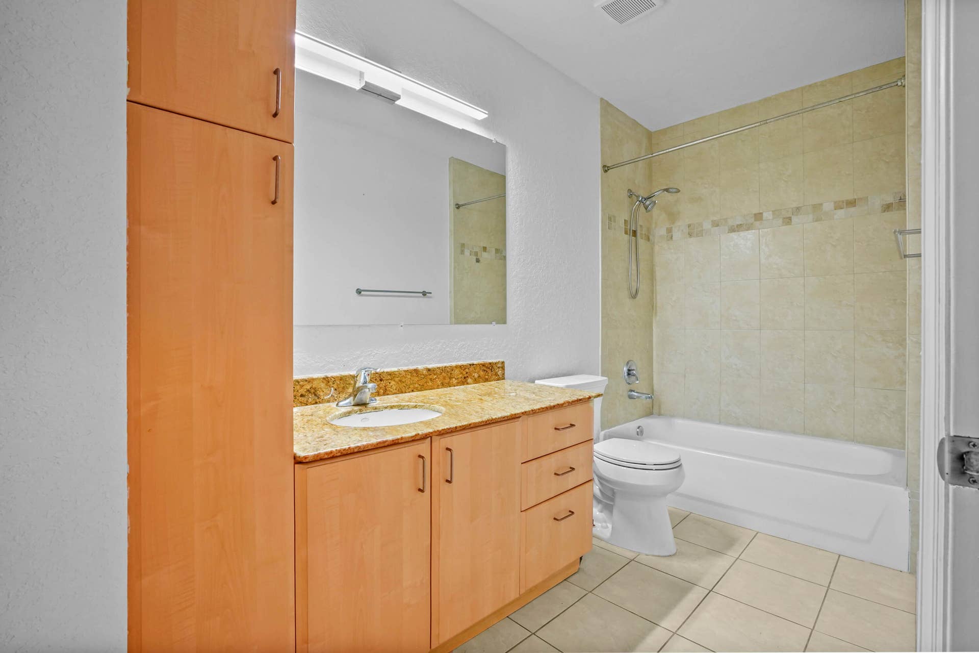 27 Bathroom 01
