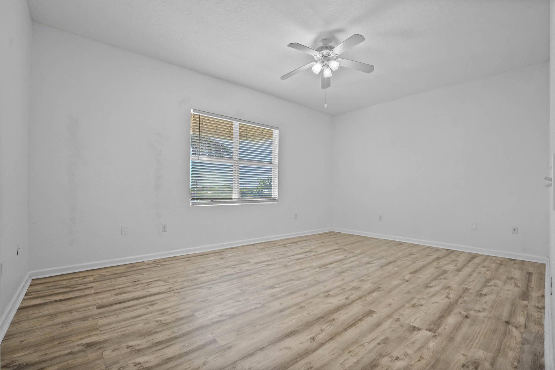 16 Bedroom 01