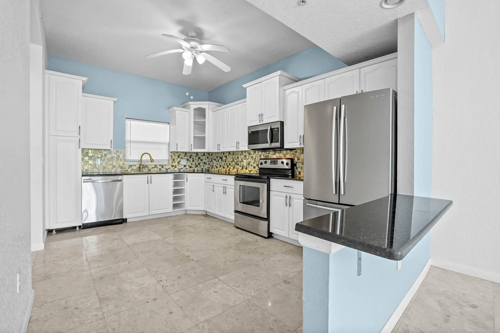 08 kitchen 01
