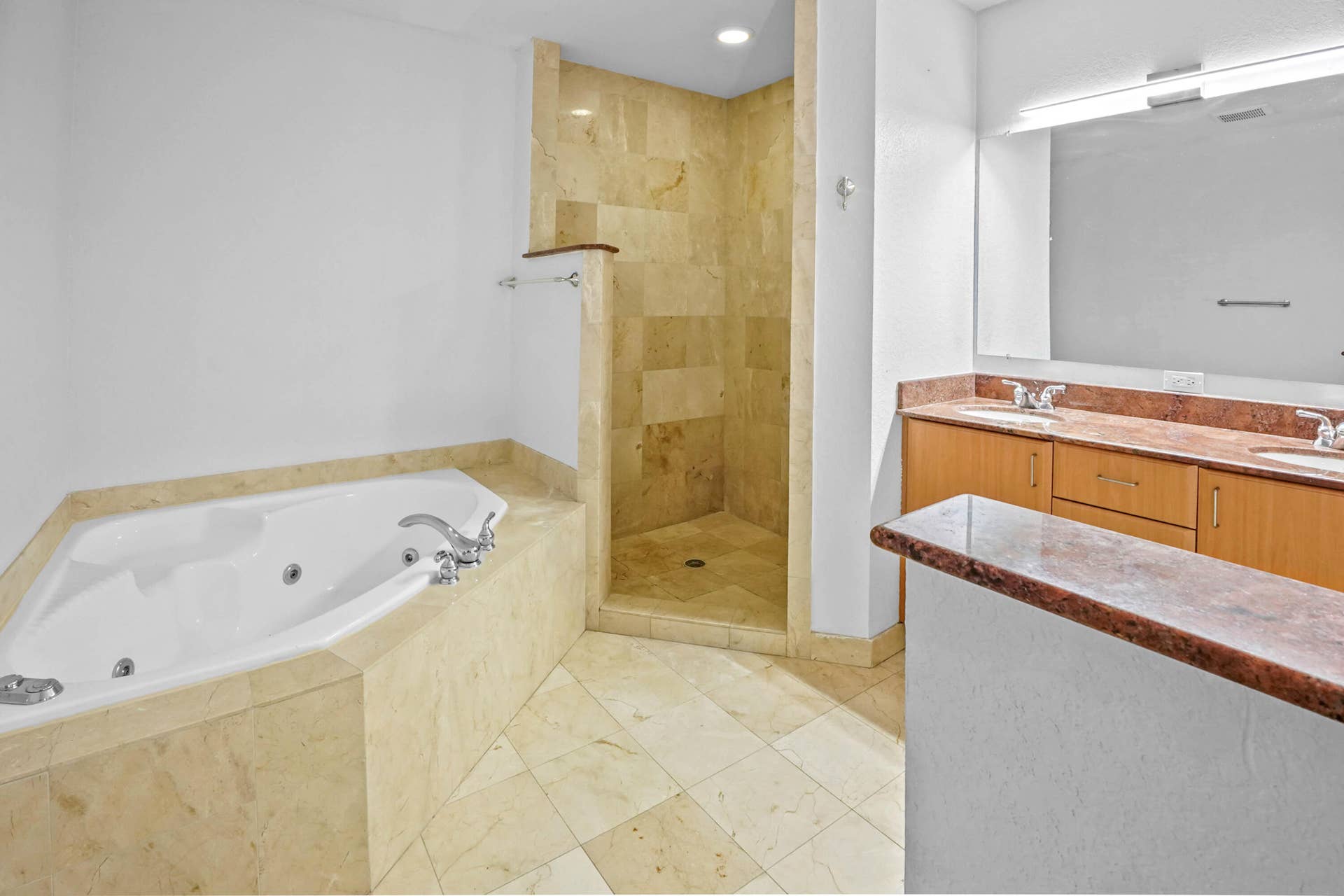 19 Bathroom 02