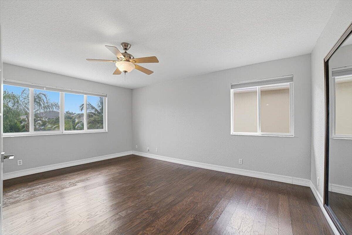 20-Bedroom3