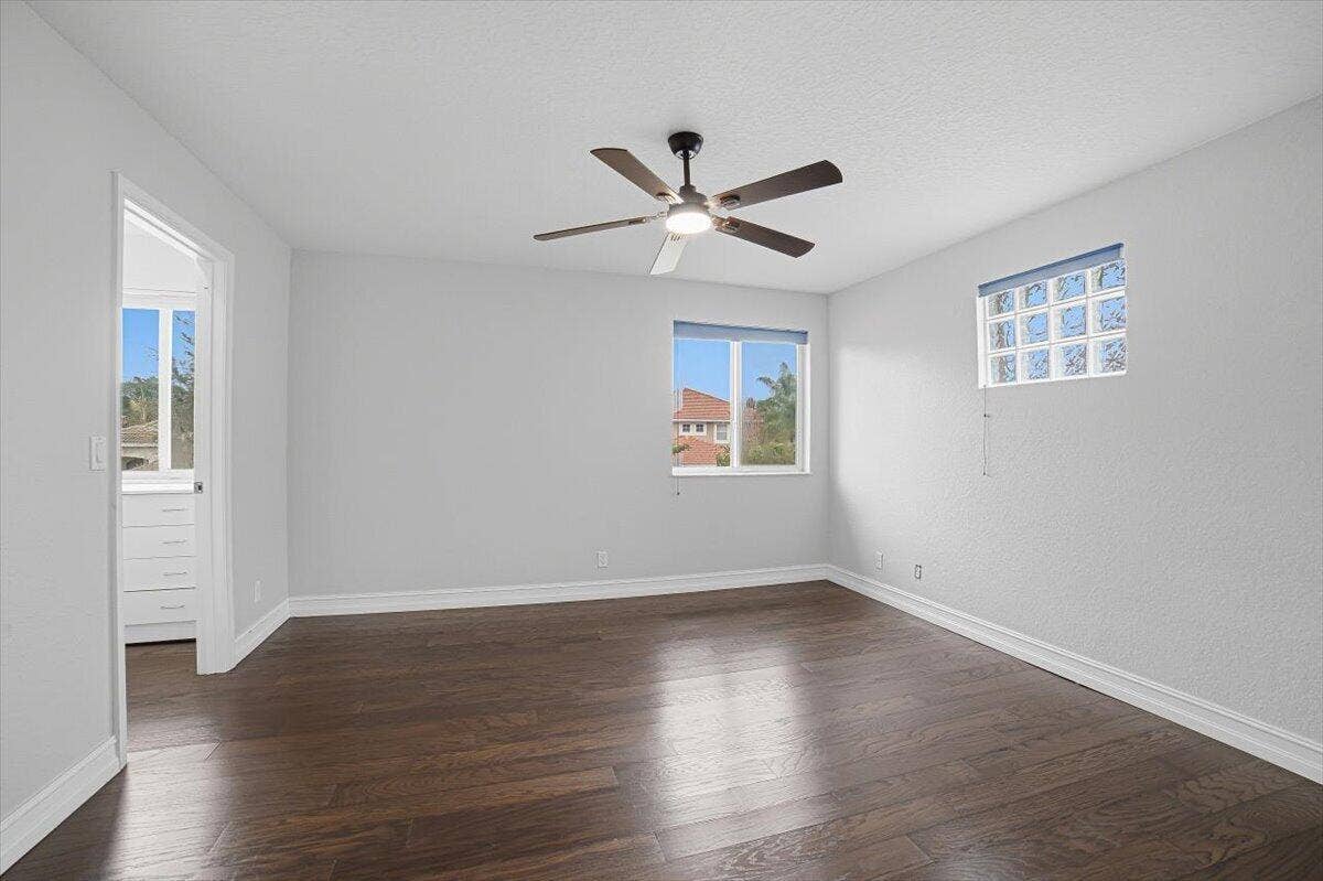 26-Bedroom4