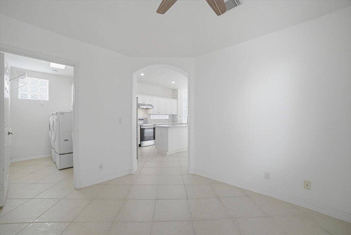 34-eat-in kitchen